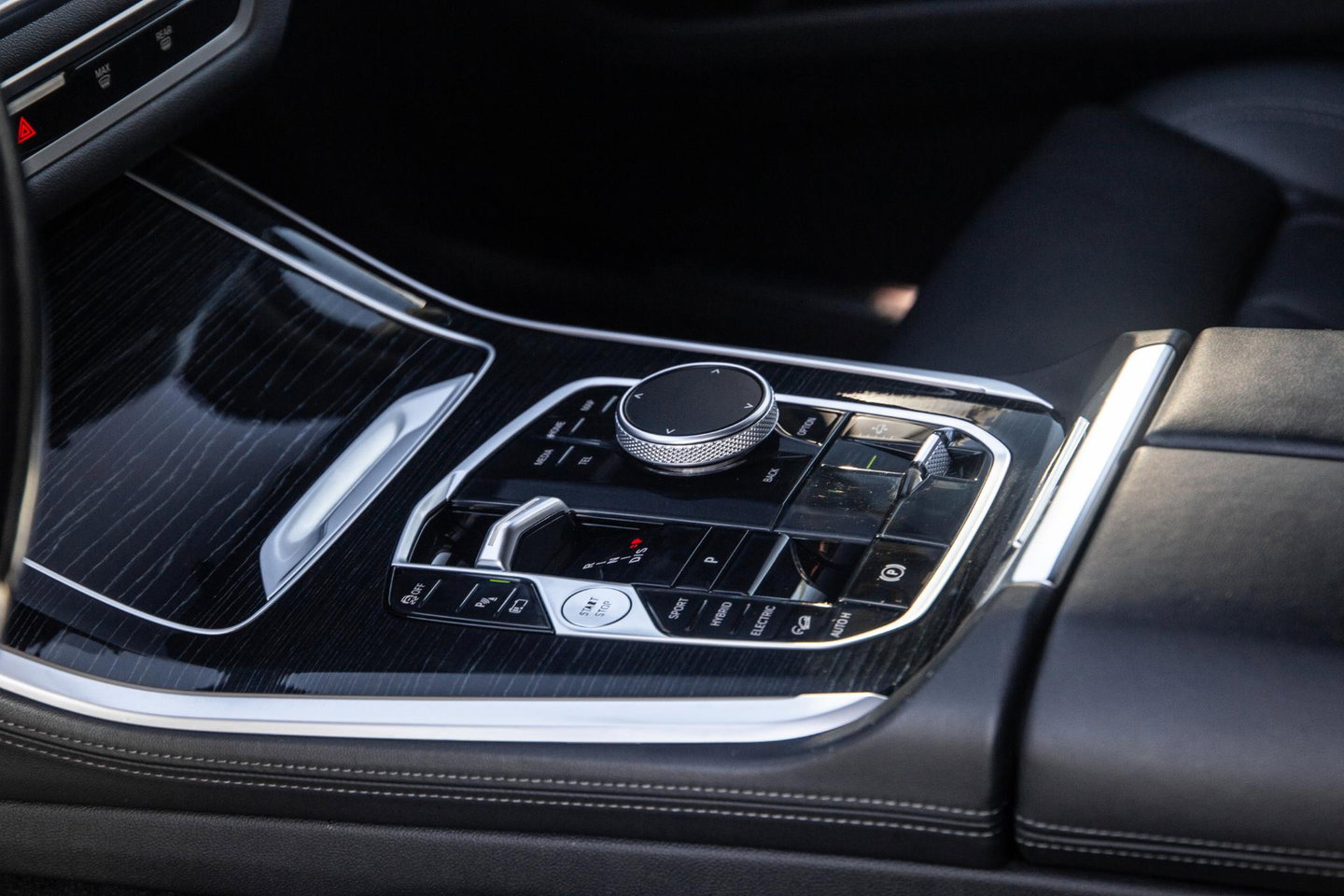 BMW X5 xDrive50e Launch Edition M PAKKET / SKYLOUNCH / TREKHAAK / MAXTON / PANO / HEAD UP / BEKERKOELING / STOEVERWAMRING / DEALER ONDERHOUDEN