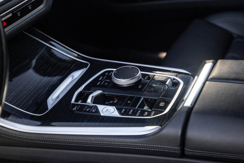 BMW X5 xDrive50e Launch Edition M PAKKET / SKYLOUNCH / TREKHAAK / MAXTON / PANO / HEAD UP / BEKERKOELING / STOEVERWAMRING / DEALER ONDERHOUDEN