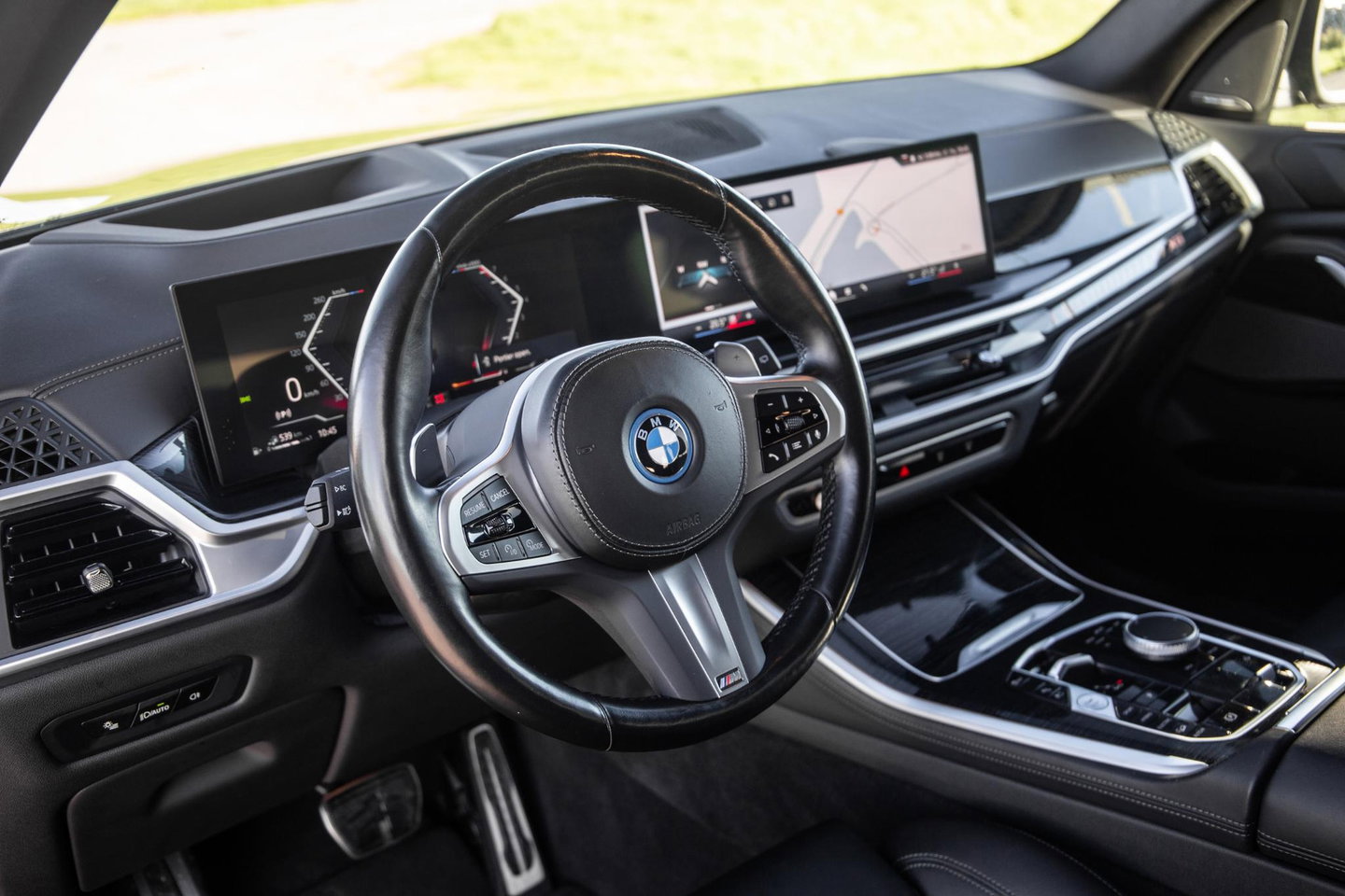 BMW X5 xDrive50e Launch Edition M PAKKET / SKYLOUNCH / TREKHAAK / MAXTON / PANO / HEAD UP / BEKERKOELING / STOEVERWAMRING / DEALER ONDERHOUDEN