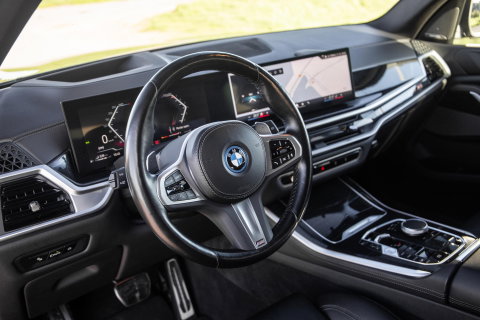 BMW X5 xDrive50e Launch Edition M PAKKET / SKYLOUNCH / TREKHAAK / MAXTON / PANO / HEAD UP / BEKERKOELING / STOEVERWAMRING / DEALER ONDERHOUDEN