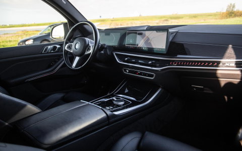BMW X5 xDrive50e Launch Edition M PAKKET / SKYLOUNCH / TREKHAAK / MAXTON / PANO / HEAD UP / BEKERKOELING / STOEVERWAMRING / DEALER ONDERHOUDEN