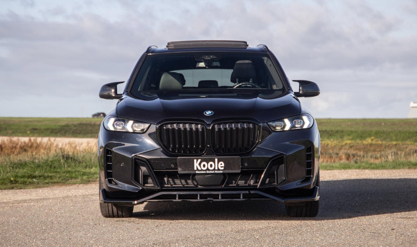 BMW X5 xDrive50e Launch Edition M PAKKET / SKYLOUNCH / TREKHAAK / MAXTON / PANO / HEAD UP / BEKERKOELING / STOEVERWAMRING / DEALER ONDERHOUDEN