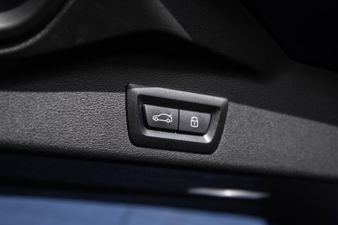 BMW X5 xDrive50e Launch Edition M PAKKET / SKYLOUNCH / TREKHAAK / MAXTON / PANO / HEAD UP / BEKERKOELING / STOEVERWAMRING / DEALER ONDERHOUDEN