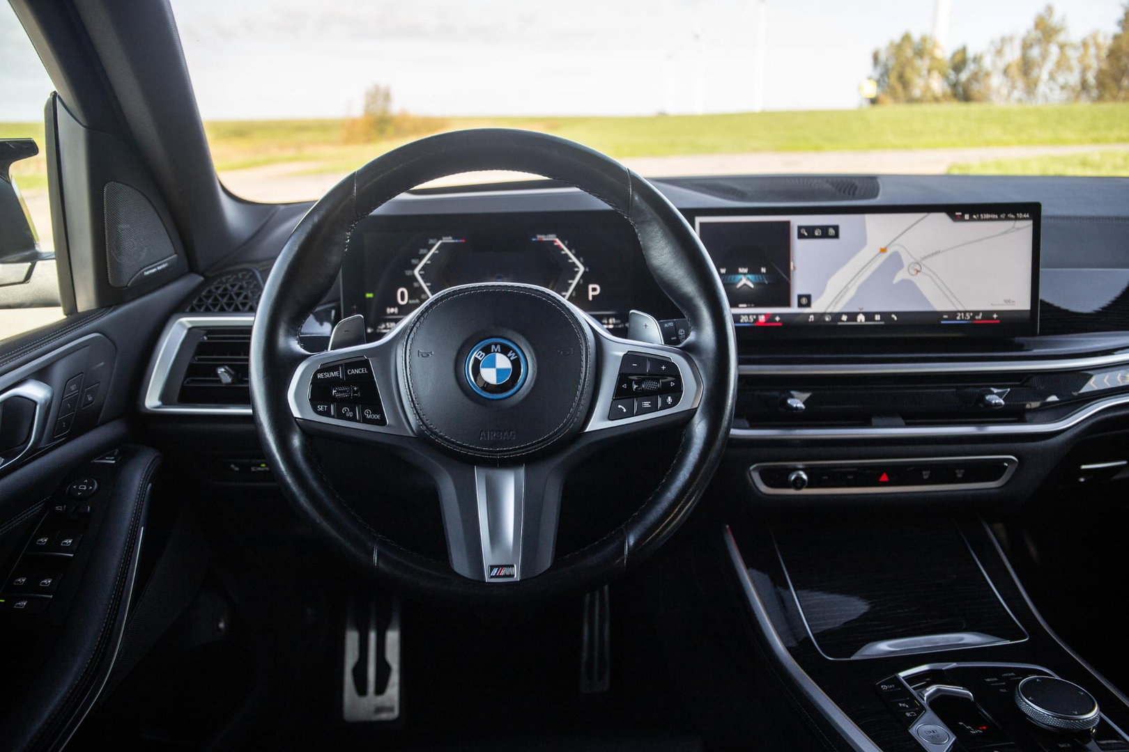 BMW X5 xDrive50e Launch Edition M PAKKET / SKYLOUNCH / TREKHAAK / MAXTON / PANO / HEAD UP / BEKERKOELING / STOEVERWAMRING / DEALER ONDERHOUDEN
