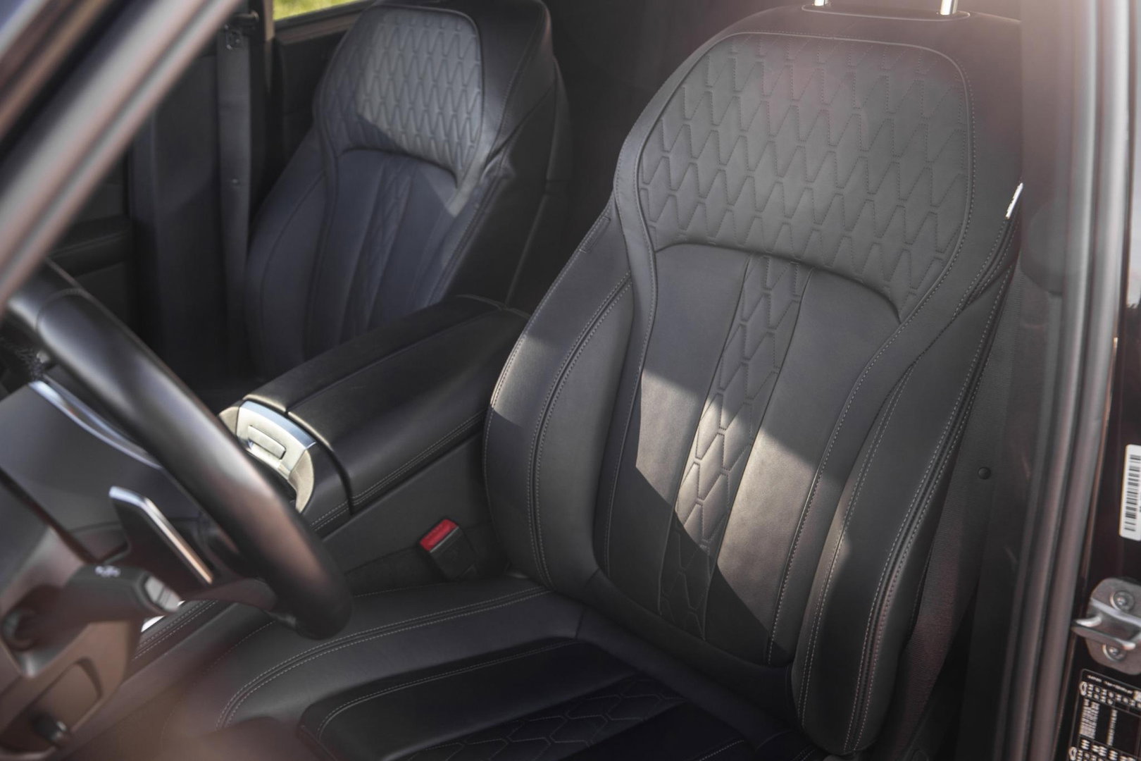 BMW X5 xDrive50e Launch Edition M PAKKET / SKYLOUNCH / TREKHAAK / MAXTON / PANO / HEAD UP / BEKERKOELING / STOEVERWAMRING / DEALER ONDERHOUDEN