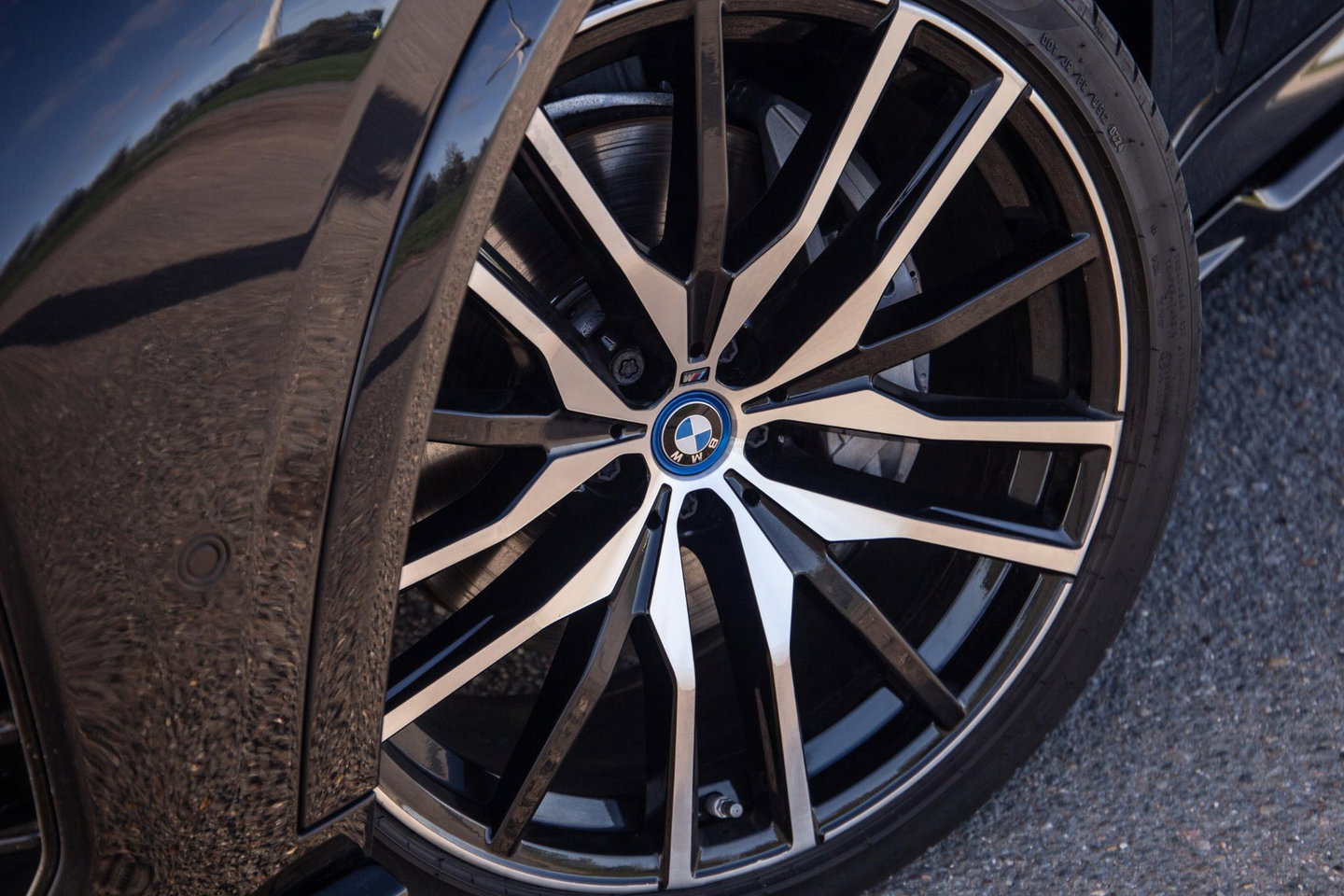 BMW X5 xDrive50e Launch Edition M PAKKET / SKYLOUNCH / TREKHAAK / MAXTON / PANO / HEAD UP / BEKERKOELING / STOEVERWAMRING / DEALER ONDERHOUDEN