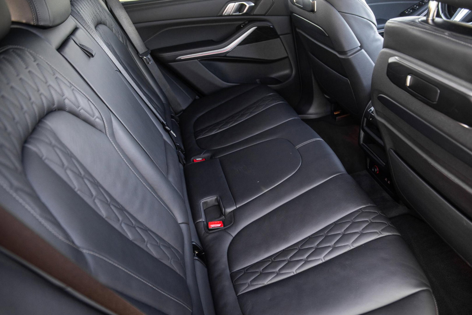 BMW X5 xDrive50e Launch Edition M PAKKET / SKYLOUNCH / TREKHAAK / MAXTON / PANO / HEAD UP / BEKERKOELING / STOEVERWAMRING / DEALER ONDERHOUDEN