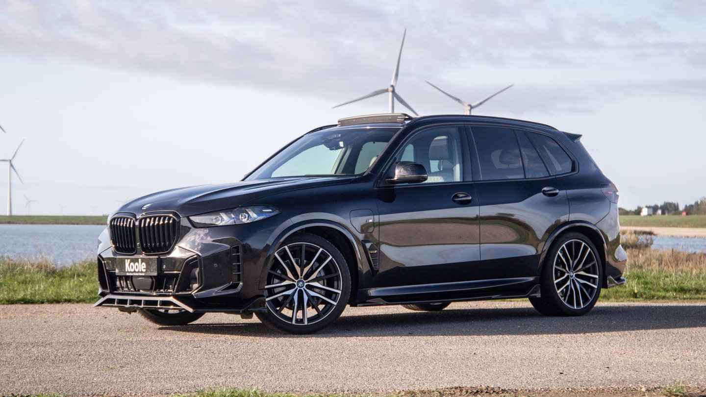 BMW X5 xDrive50e Launch Edition M PAKKET / SKYLOUNCH / TREKHAAK / MAXTON / PANO / HEAD UP / BEKERKOELING / STOEVERWAMRING / DEALER ONDERHOUDEN