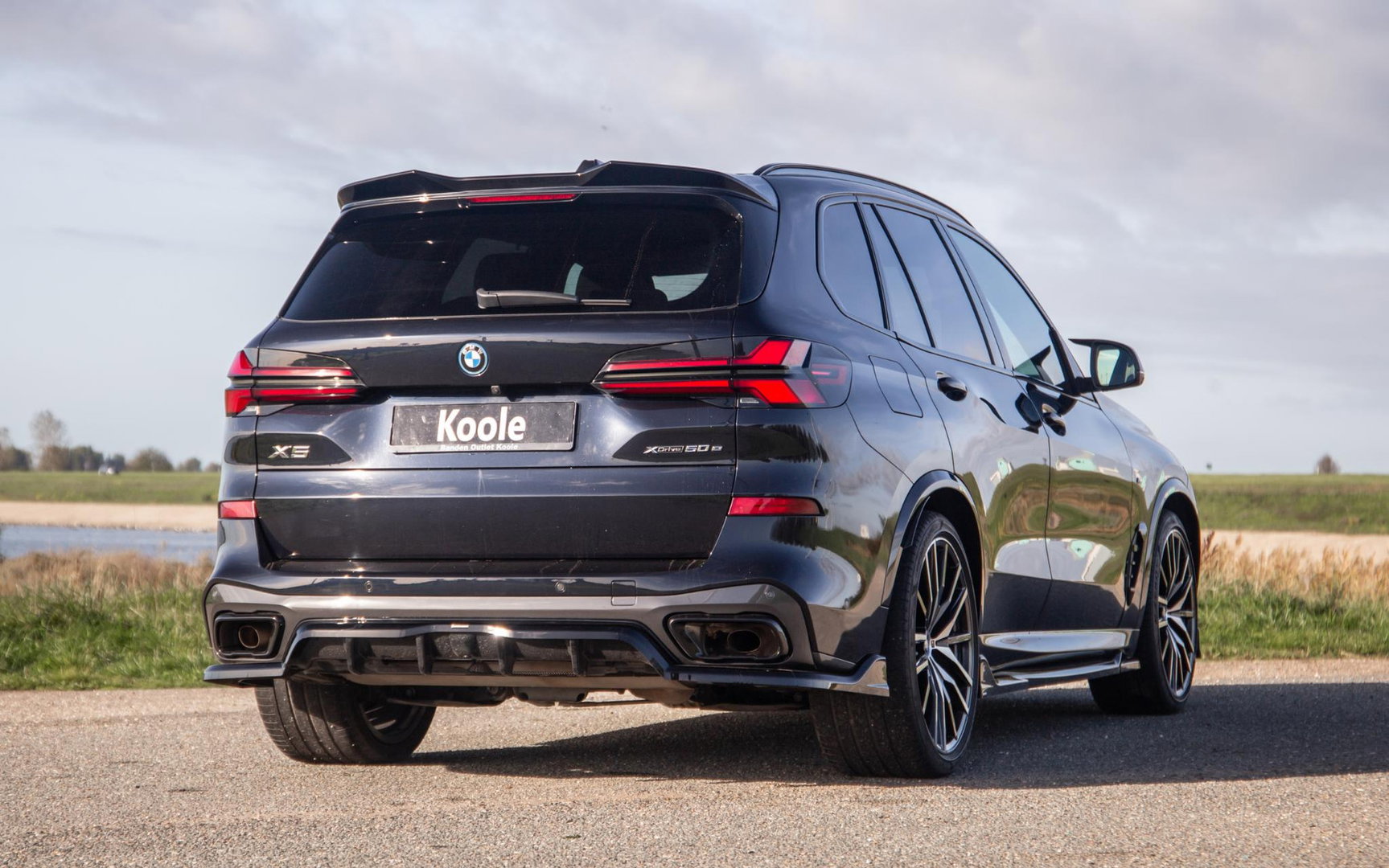 BMW X5 xDrive50e Launch Edition M PAKKET / SKYLOUNCH / TREKHAAK / MAXTON / PANO / HEAD UP / BEKERKOELING / STOEVERWAMRING / DEALER ONDERHOUDEN