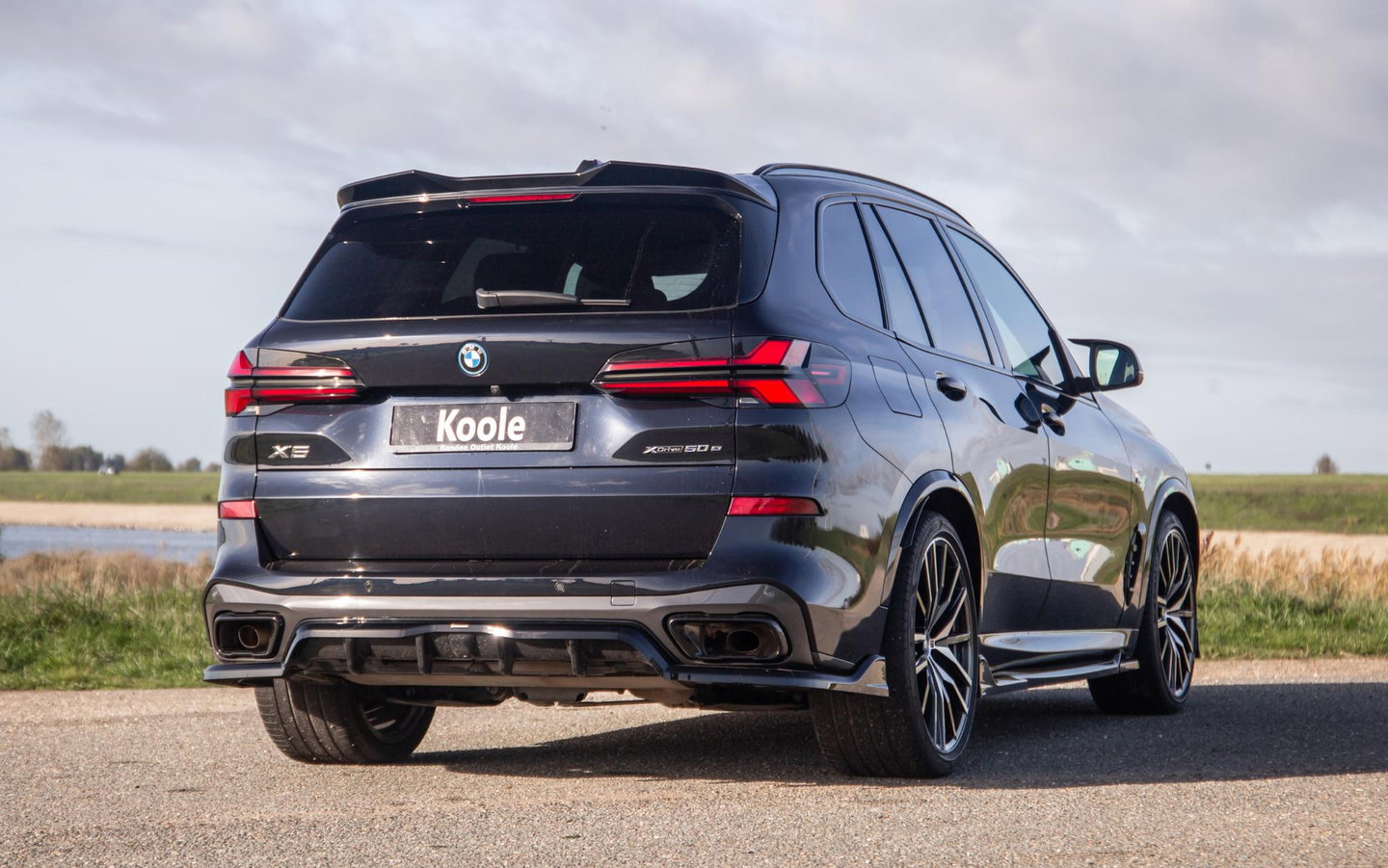 BMW X5 xDrive50e Launch Edition M PAKKET / SKYLOUNCH / TREKHAAK / MAXTON / PANO / HEAD UP / BEKERKOELING / STOEVERWAMRING / DEALER ONDERHOUDEN