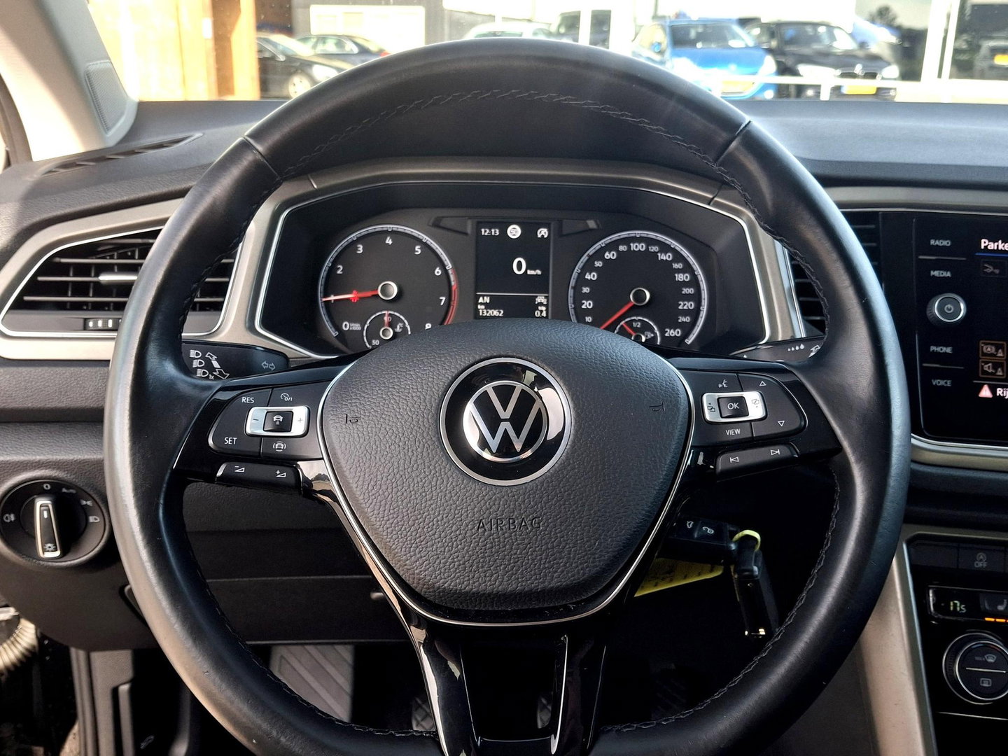 Volkswagen T-Roc 1.0 TSI Style Business | ADAPTIEF | LED DRL | STOELVERWARMING | CLIMATE |