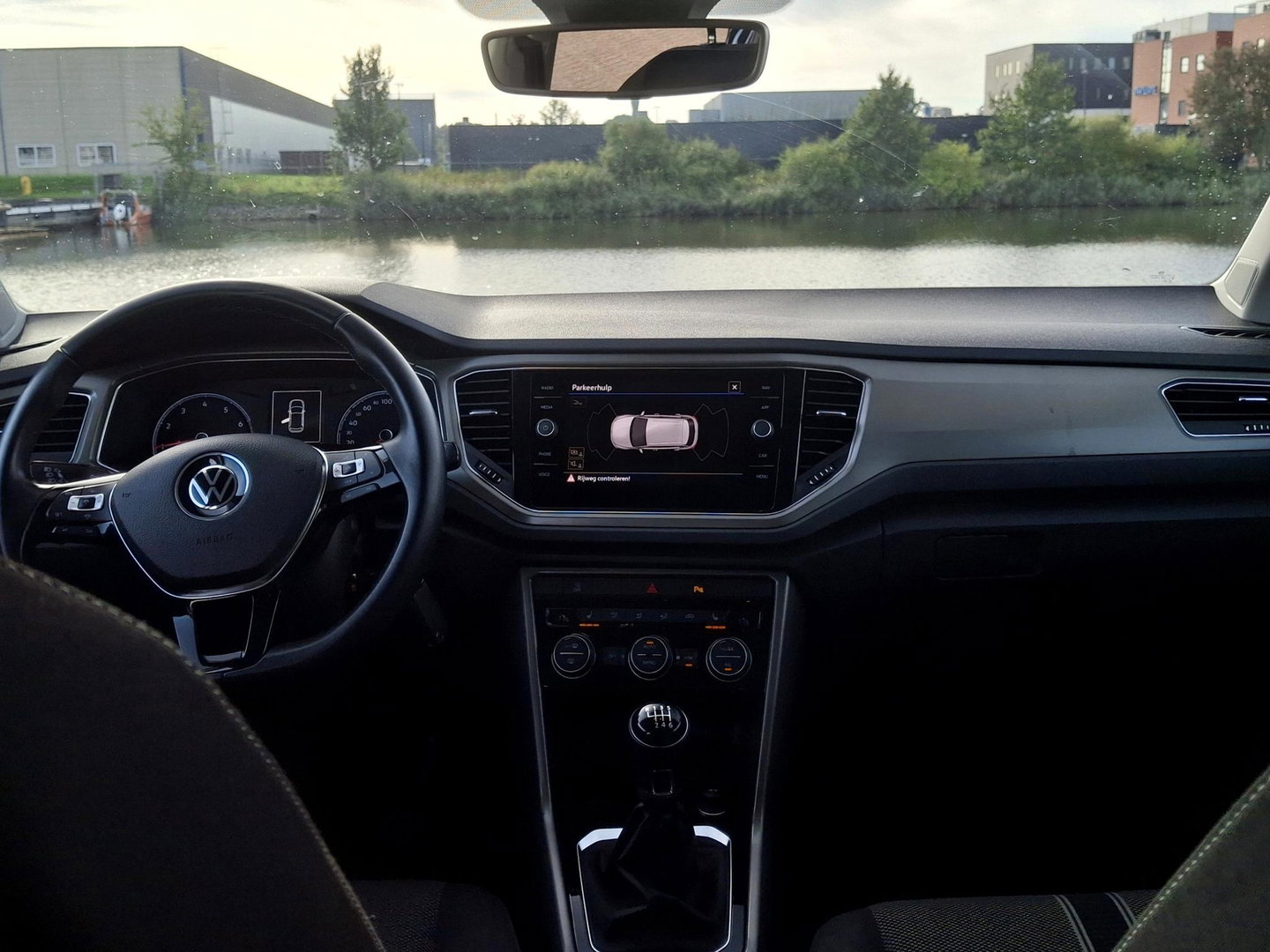 Volkswagen T-Roc 1.0 TSI Style Business | ADAPTIEF | LED DRL | STOELVERWARMING | CLIMATE |
