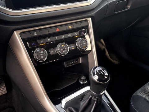 Volkswagen T-Roc 1.0 TSI Style Business | ADAPTIEF | LED DRL | STOELVERWARMING | CLIMATE |