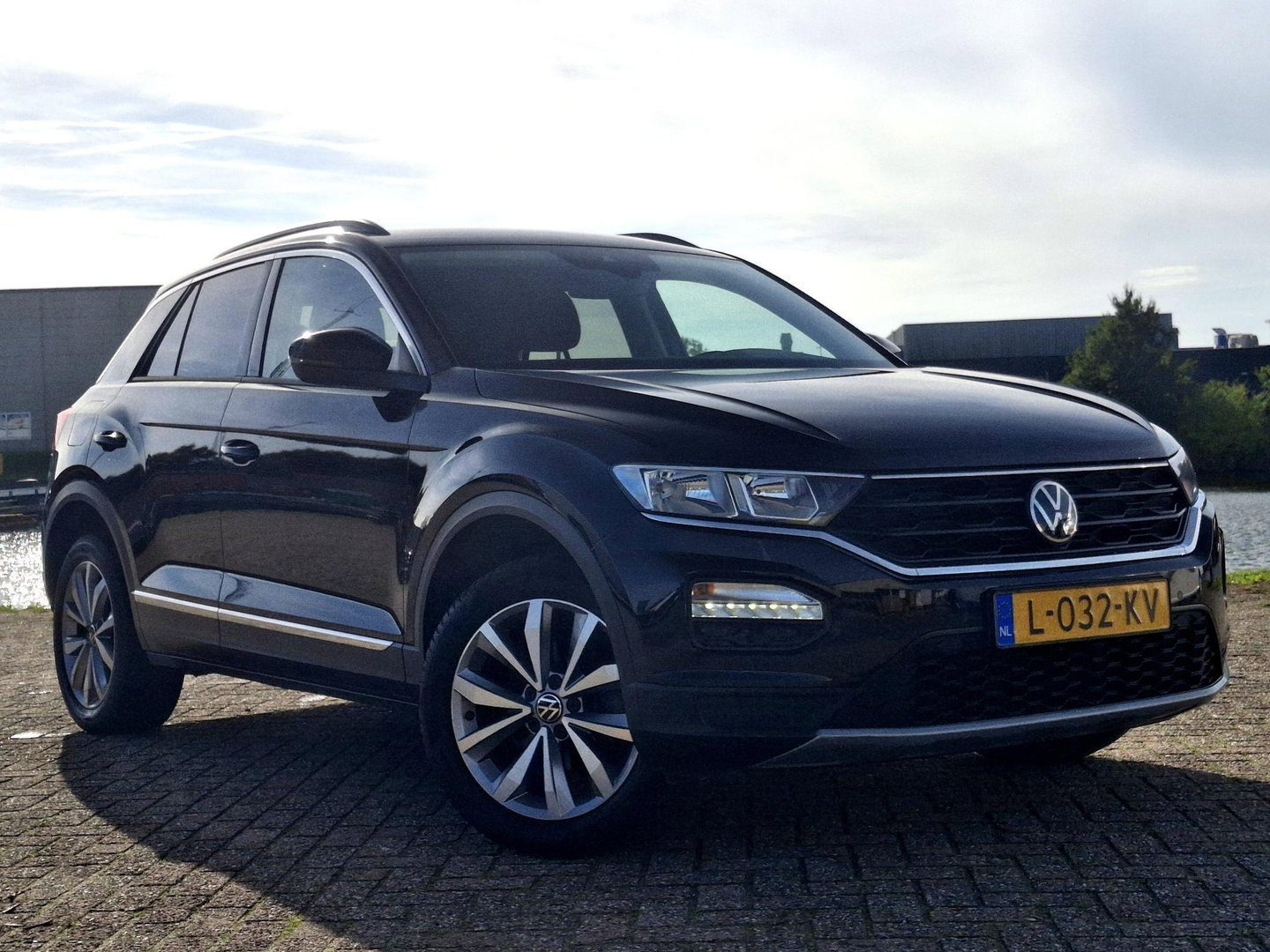 Volkswagen T-Roc 1.0 TSI Style Business | ADAPTIEF | LED DRL | STOELVERWARMING | CLIMATE |
