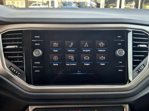 Volkswagen T-Roc 1.0 TSI Style Business | ADAPTIEF | LED DRL | STOELVERWARMING | CLIMATE |