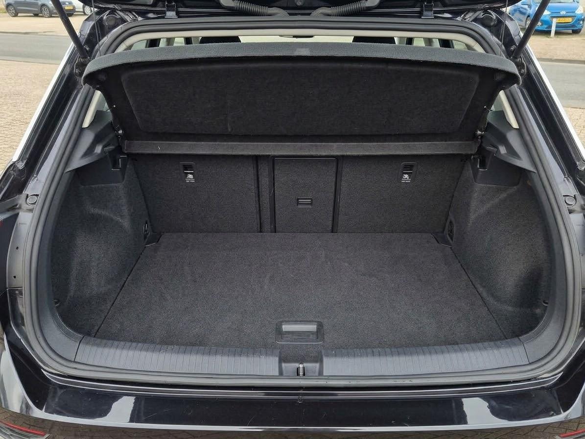 Volkswagen T-Roc 1.0 TSI Style Business | ADAPTIEF | LED DRL | STOELVERWARMING | CLIMATE |