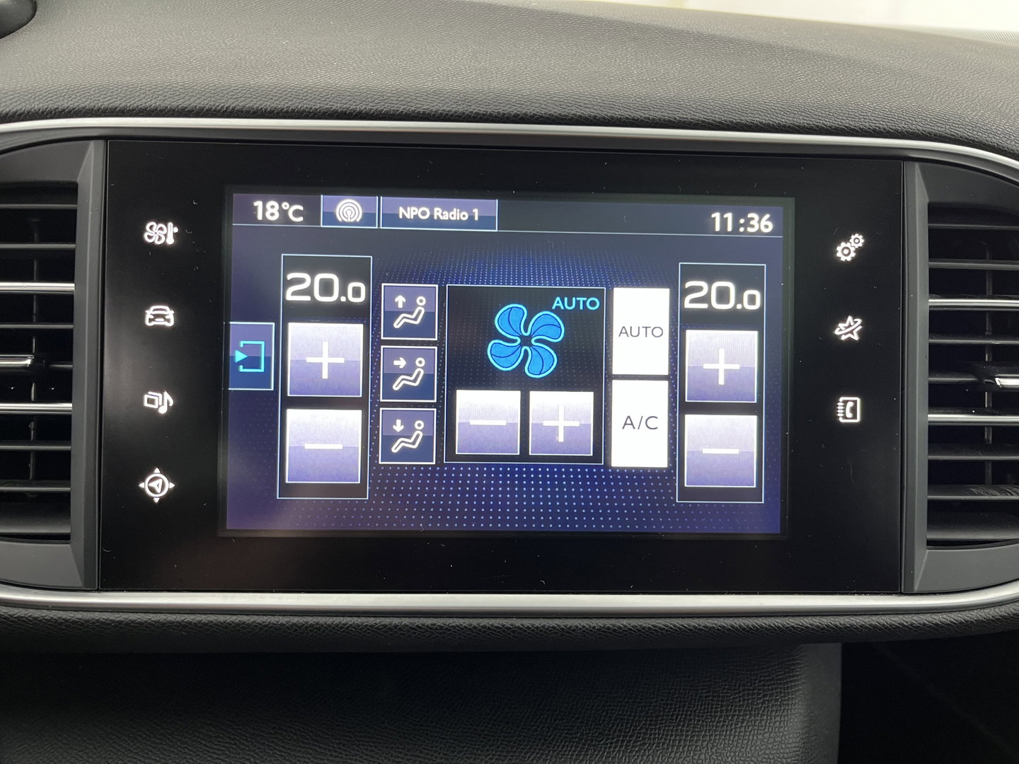 Peugeot 308 SW 1.2 PureTech GT-line Aut. *PANO | LEATHER-MICROFIBRE | FULL-LED | DENON-AUDIO | BLIND-SPOT | SPORT-SEATS | NAVI-FULLMAP | KEYLESS | DAB | SHIFT-PADDLES | LANE-ASSIST | CAMERA | ECC | CARPLAY | PDC | 18''ALU | TOW