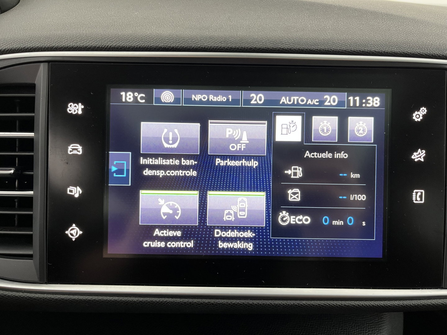 Peugeot 308 SW 1.2 PureTech GT-line Aut. *PANO | LEATHER-MICROFIBRE | FULL-LED | DENON-AUDIO | BLIND-SPOT | SPORT-SEATS | NAVI-FULLMAP | KEYLESS | DAB | SHIFT-PADDLES | LANE-ASSIST | CAMERA | ECC | CARPLAY | PDC | 18''ALU | TOW