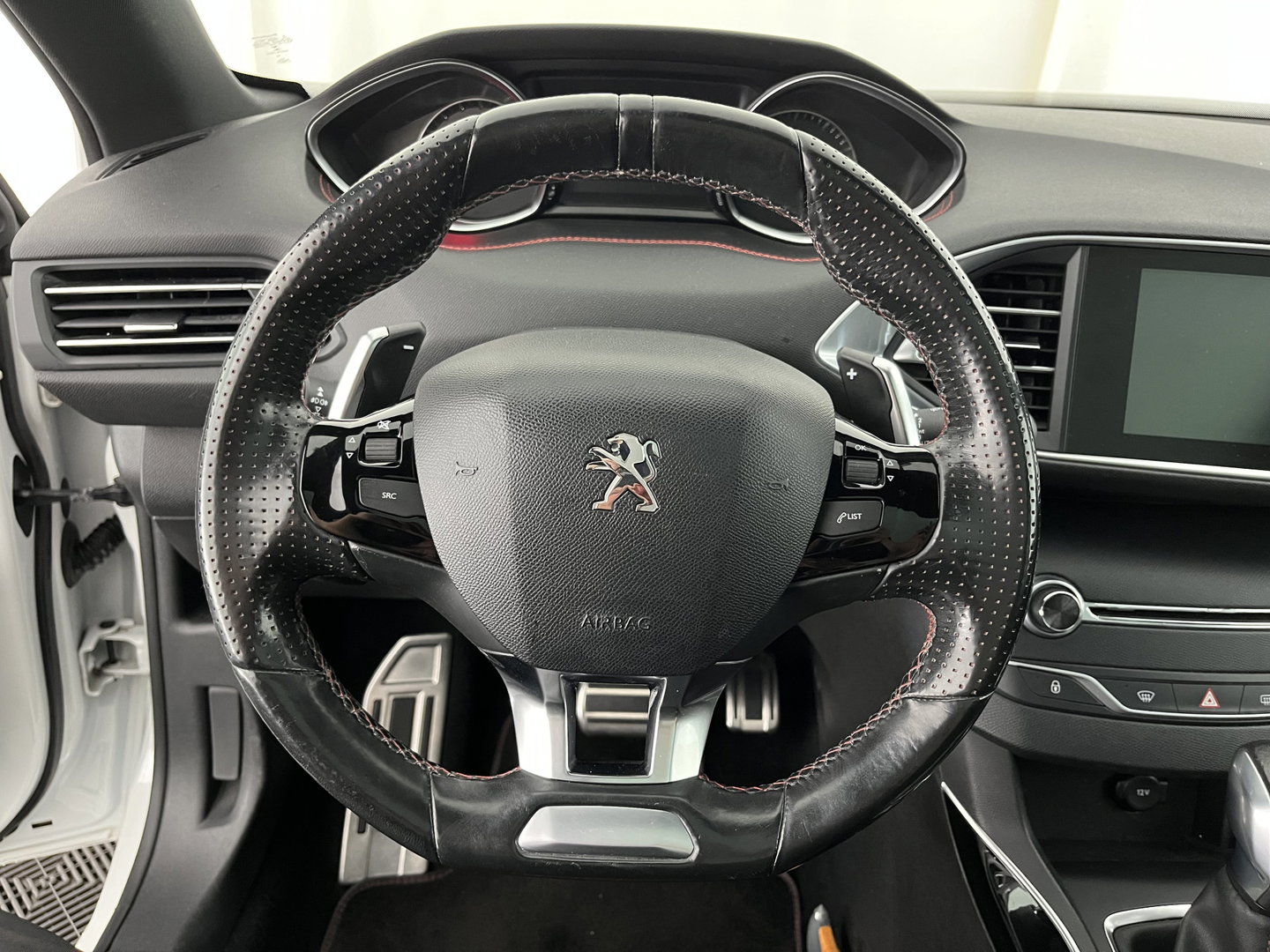 Peugeot 308 SW 1.2 PureTech GT-line Aut. *PANO | LEATHER-MICROFIBRE | FULL-LED | DENON-AUDIO | BLIND-SPOT | SPORT-SEATS | NAVI-FULLMAP | KEYLESS | DAB | SHIFT-PADDLES | LANE-ASSIST | CAMERA | ECC | CARPLAY | PDC | 18''ALU | TOW