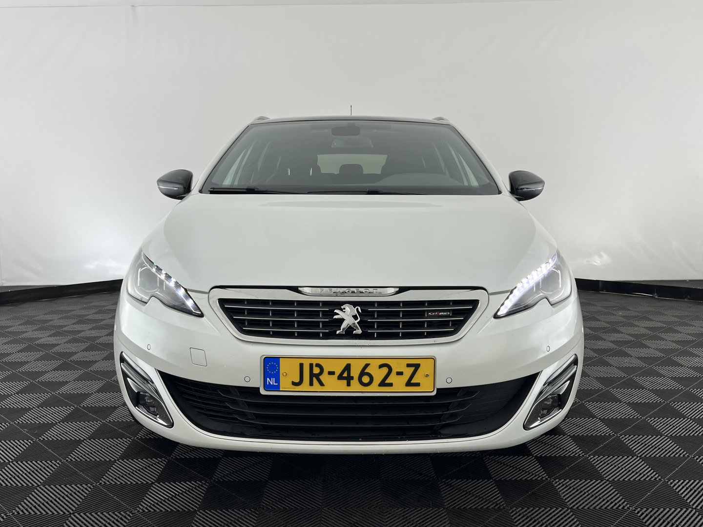 Peugeot 308 SW 1.2 PureTech GT-line Aut. *PANO | LEATHER-MICROFIBRE | FULL-LED | DENON-AUDIO | BLIND-SPOT | SPORT-SEATS | NAVI-FULLMAP | KEYLESS | DAB | SHIFT-PADDLES | LANE-ASSIST | CAMERA | ECC | CARPLAY | PDC | 18''ALU | TOW