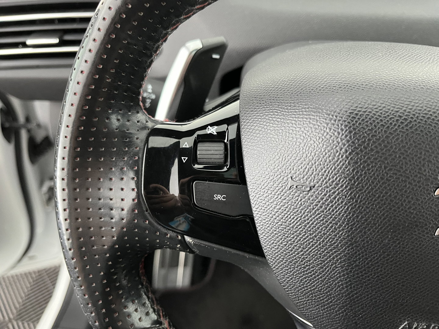 Peugeot 308 SW 1.2 PureTech GT-line Aut. *PANO | LEATHER-MICROFIBRE | FULL-LED | DENON-AUDIO | BLIND-SPOT | SPORT-SEATS | NAVI-FULLMAP | KEYLESS | DAB | SHIFT-PADDLES | LANE-ASSIST | CAMERA | ECC | CARPLAY | PDC | 18''ALU | TOW