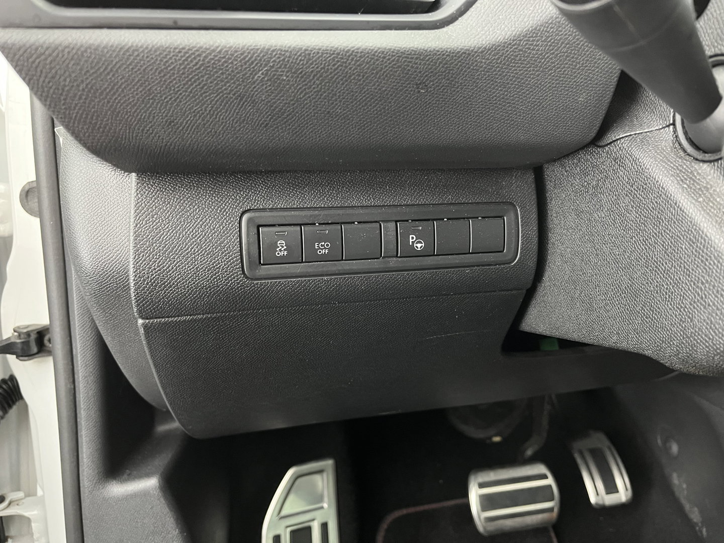Peugeot 308 SW 1.2 PureTech GT-line Aut. *PANO | LEATHER-MICROFIBRE | FULL-LED | DENON-AUDIO | BLIND-SPOT | SPORT-SEATS | NAVI-FULLMAP | KEYLESS | DAB | SHIFT-PADDLES | LANE-ASSIST | CAMERA | ECC | CARPLAY | PDC | 18''ALU | TOW