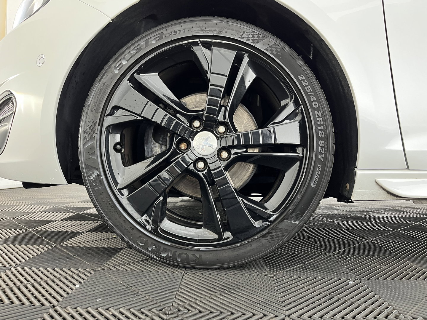 Peugeot 308 SW 1.2 PureTech GT-line Aut. *PANO | LEATHER-MICROFIBRE | FULL-LED | DENON-AUDIO | BLIND-SPOT | SPORT-SEATS | NAVI-FULLMAP | KEYLESS | DAB | SHIFT-PADDLES | LANE-ASSIST | CAMERA | ECC | CARPLAY | PDC | 18''ALU | TOW