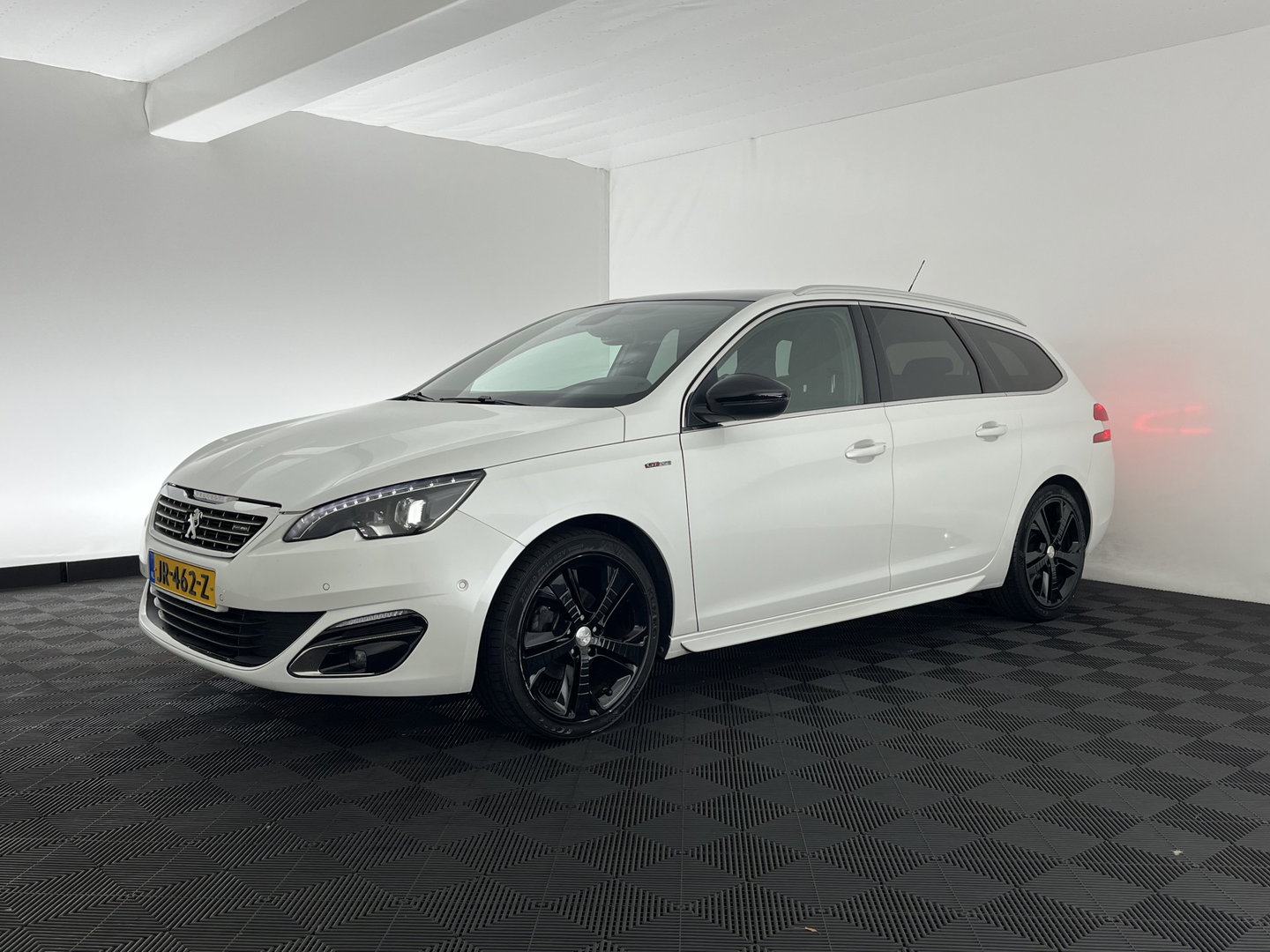 Peugeot 308 SW 1.2 PureTech GT-line Aut. *PANO | LEATHER-MICROFIBRE | FULL-LED | DENON-AUDIO | BLIND-SPOT | SPORT-SEATS | NAVI-FULLMAP | KEYLESS | DAB | SHIFT-PADDLES | LANE-ASSIST | CAMERA | ECC | CARPLAY | PDC | 18''ALU | TOW