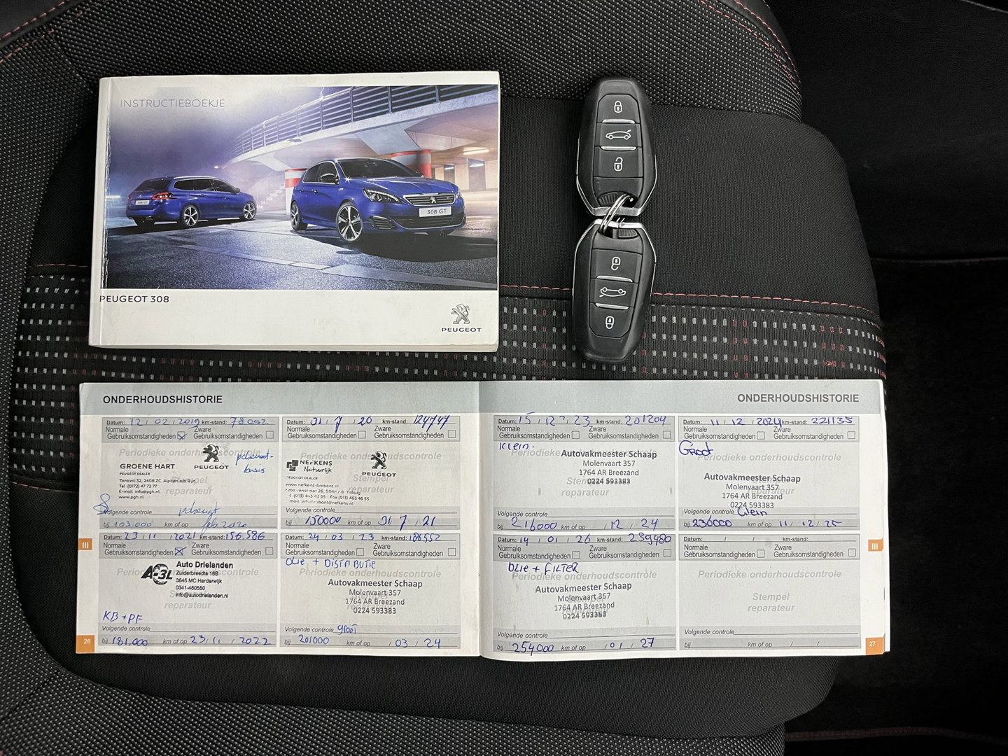 Peugeot 308 SW 1.2 PureTech GT-line Aut. *PANO | LEATHER-MICROFIBRE | FULL-LED | DENON-AUDIO | BLIND-SPOT | SPORT-SEATS | NAVI-FULLMAP | KEYLESS | DAB | SHIFT-PADDLES | LANE-ASSIST | CAMERA | ECC | CARPLAY | PDC | 18''ALU | TOW