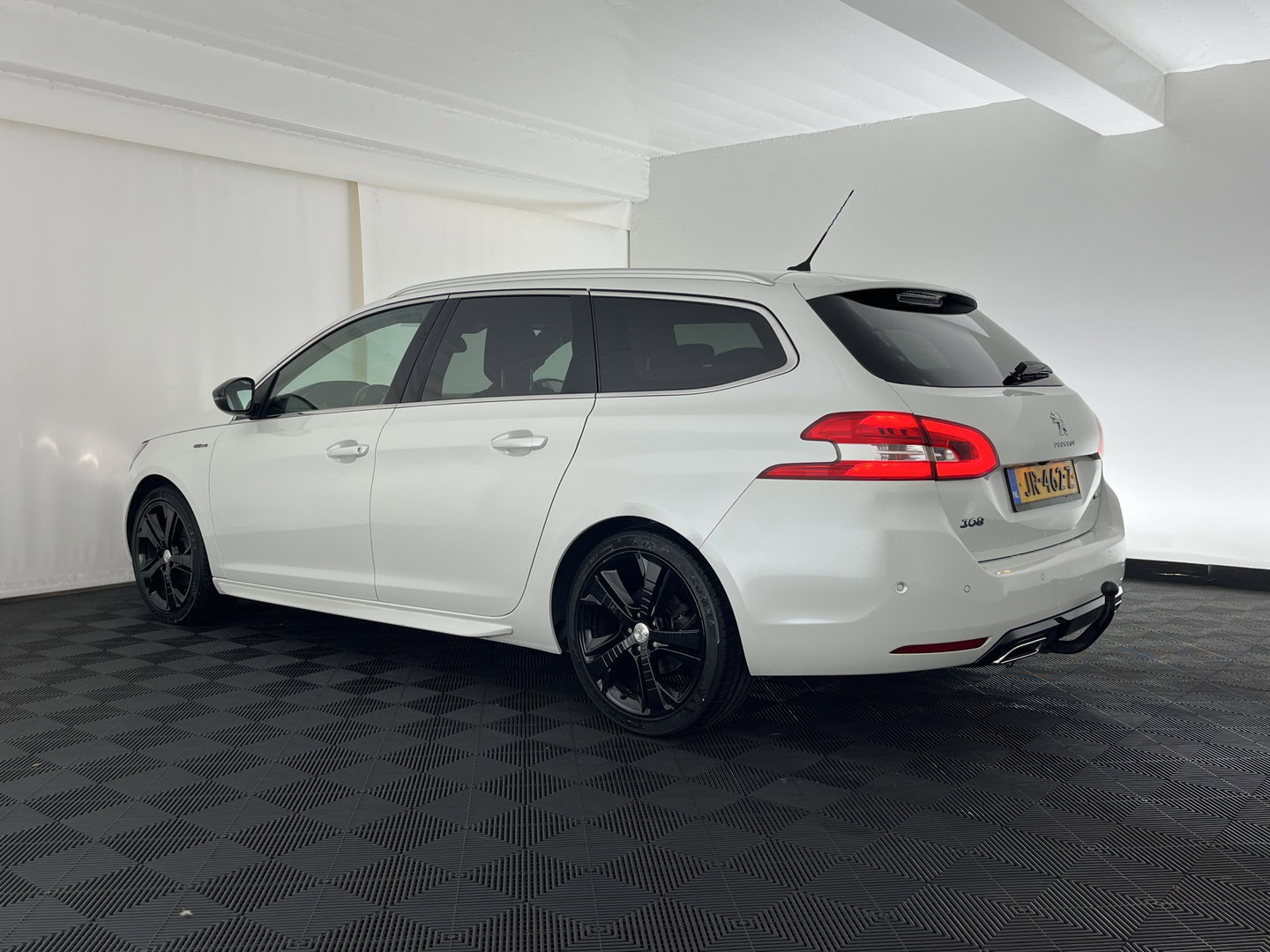 Peugeot 308 SW 1.2 PureTech GT-line Aut. *PANO | LEATHER-MICROFIBRE | FULL-LED | DENON-AUDIO | BLIND-SPOT | SPORT-SEATS | NAVI-FULLMAP | KEYLESS | DAB | SHIFT-PADDLES | LANE-ASSIST | CAMERA | ECC | CARPLAY | PDC | 18''ALU | TOW