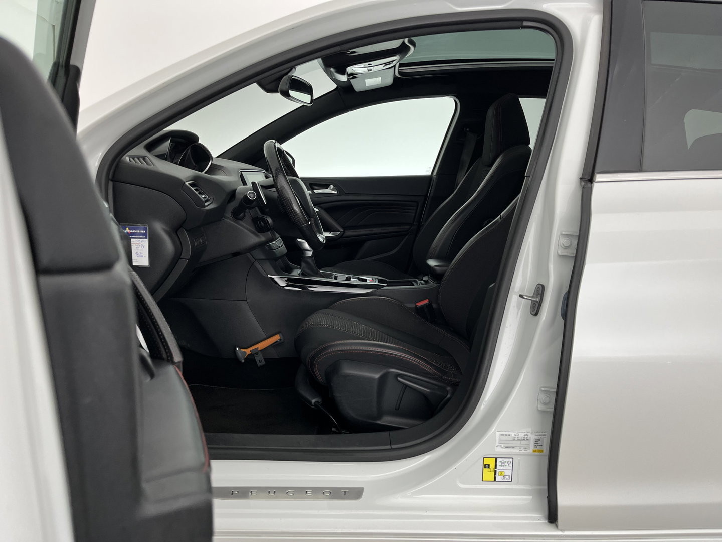 Peugeot 308 SW 1.2 PureTech GT-line Aut. *PANO | LEATHER-MICROFIBRE | FULL-LED | DENON-AUDIO | BLIND-SPOT | SPORT-SEATS | NAVI-FULLMAP | KEYLESS | DAB | SHIFT-PADDLES | LANE-ASSIST | CAMERA | ECC | CARPLAY | PDC | 18''ALU | TOW
