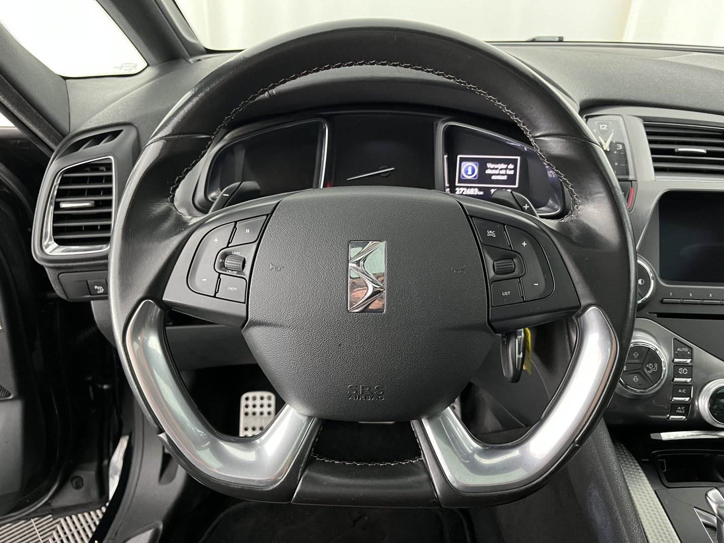 Citroën DS5 2.0 HDi Sport Chic Aut. *PANO | LUXURY-LEATHER | MEMORY-PACK | NAVI-FULLMAP | KEYLESS | CAMERA | MASSAGE | CRUISE | CAMERA | SHIFT-PADDLES | COMFORT-SEATS | 17"ALU*
