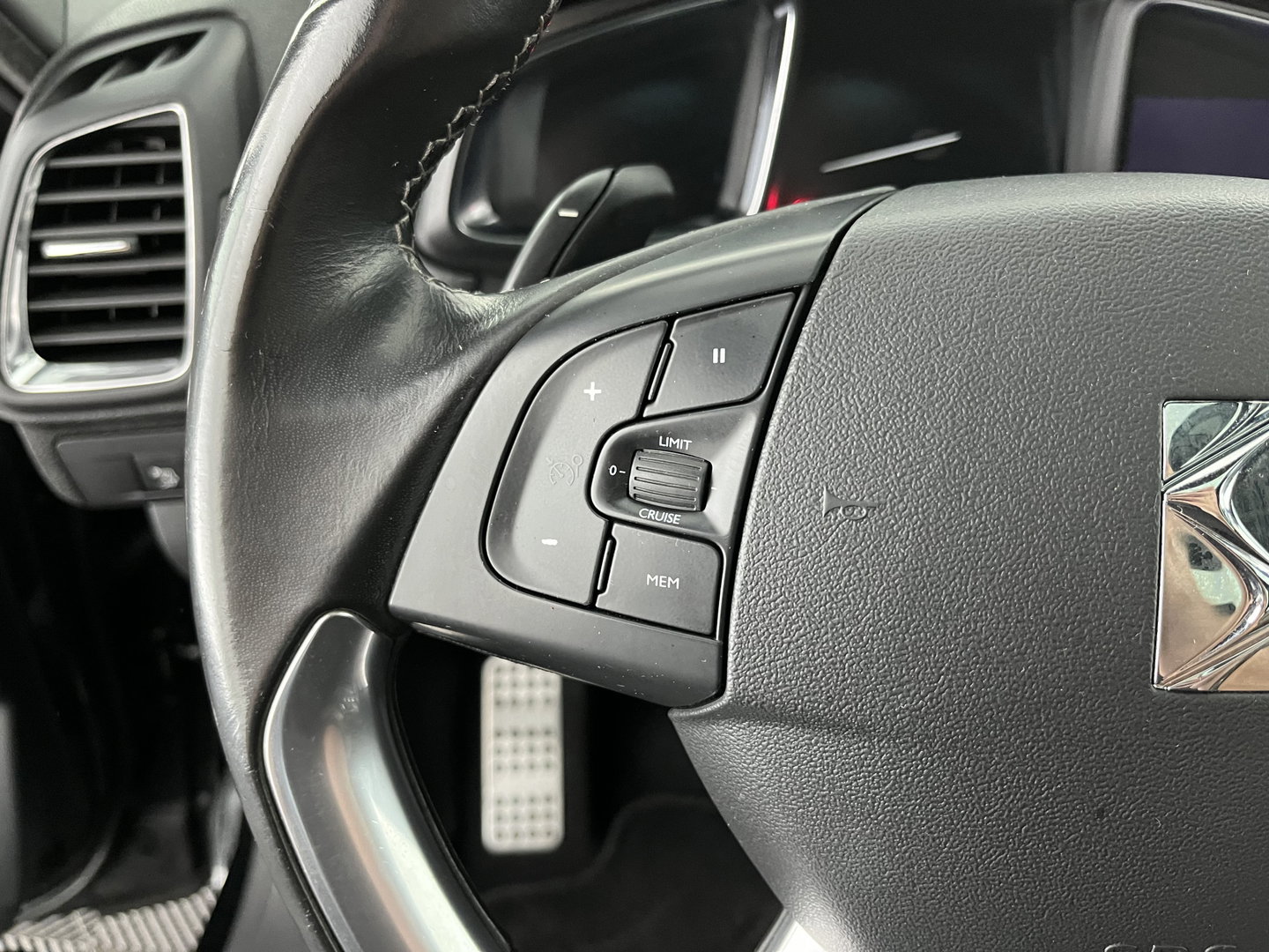 Citroën DS5 2.0 HDi Sport Chic Aut. *PANO | LUXURY-LEATHER | MEMORY-PACK | NAVI-FULLMAP | KEYLESS | CAMERA | MASSAGE | CRUISE | CAMERA | SHIFT-PADDLES | COMFORT-SEATS | 17"ALU*