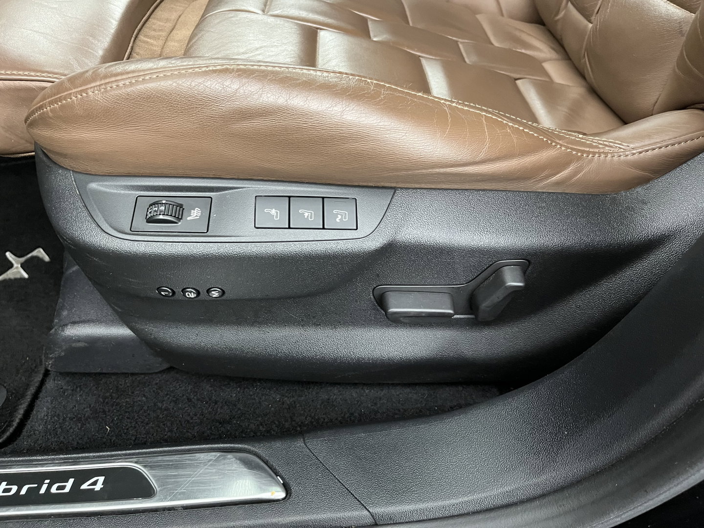 Citroën DS5 2.0 HDi Sport Chic Aut. *PANO | LUXURY-LEATHER | MEMORY-PACK | NAVI-FULLMAP | KEYLESS | CAMERA | MASSAGE | CRUISE | CAMERA | SHIFT-PADDLES | COMFORT-SEATS | 17"ALU*