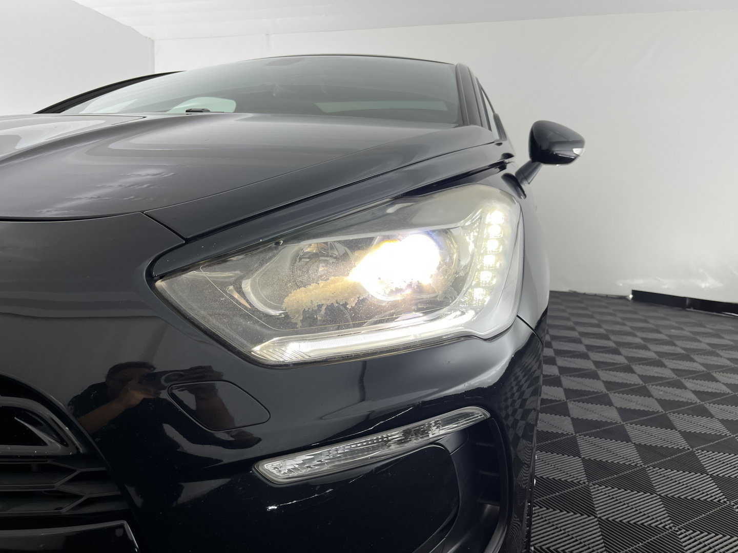 Citroën DS5 2.0 HDi Sport Chic Aut. *PANO | LUXURY-LEATHER | MEMORY-PACK | NAVI-FULLMAP | KEYLESS | CAMERA | MASSAGE | CRUISE | CAMERA | SHIFT-PADDLES | COMFORT-SEATS | 17"ALU*
