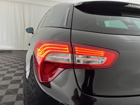 Citroën DS5 2.0 HDi Sport Chic Aut. *PANO | LUXURY-LEATHER | MEMORY-PACK | NAVI-FULLMAP | KEYLESS | CAMERA | MASSAGE | CRUISE | CAMERA | SHIFT-PADDLES | COMFORT-SEATS | 17"ALU*