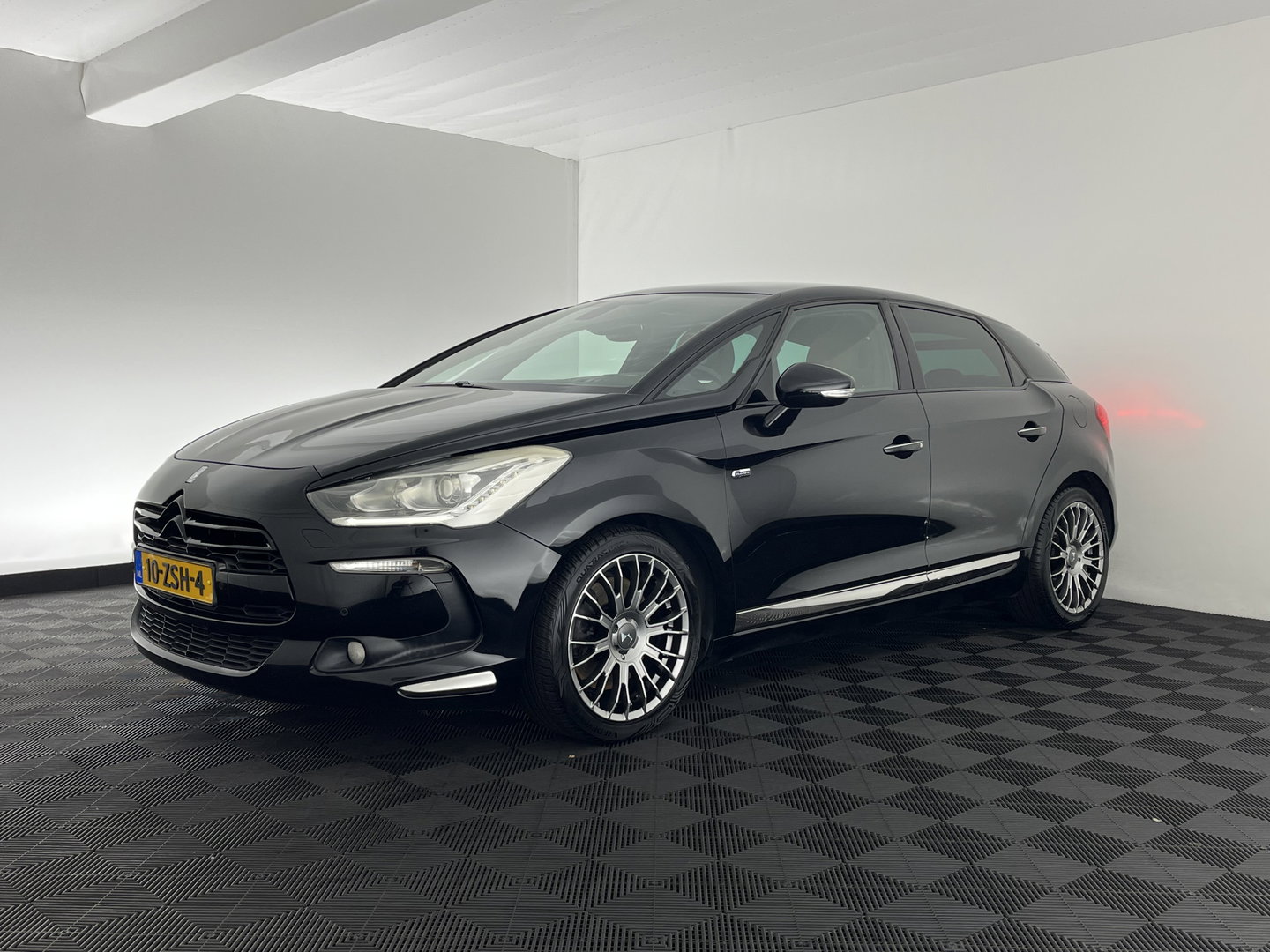 Citroën DS5 2.0 HDi Sport Chic Aut. *PANO | LUXURY-LEATHER | MEMORY-PACK | NAVI-FULLMAP | KEYLESS | CAMERA | MASSAGE | CRUISE | CAMERA | SHIFT-PADDLES | COMFORT-SEATS | 17"ALU*