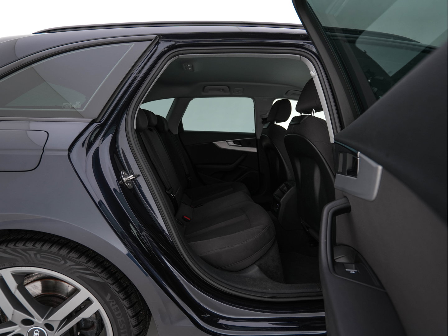 Audi A4 Avant 2.0 TFSI MHEV Design Pro Line Plus Aut. *DIGI-COCKPIT | XENON | NAVI-FULLMAP | HEATED-SPORTSEATS | PRIVACY-GLASS | AUDI-SOUND | AIRCO | PDC | CRUISE | 18''ALU | TOWBAR*