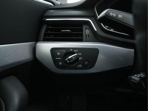 Audi A4 Avant 2.0 TFSI MHEV Design Pro Line Plus Aut. *DIGI-COCKPIT | XENON | NAVI-FULLMAP | HEATED-SPORTSEATS | PRIVACY-GLASS | AUDI-SOUND | AIRCO | PDC | CRUISE | 18''ALU | TOWBAR*