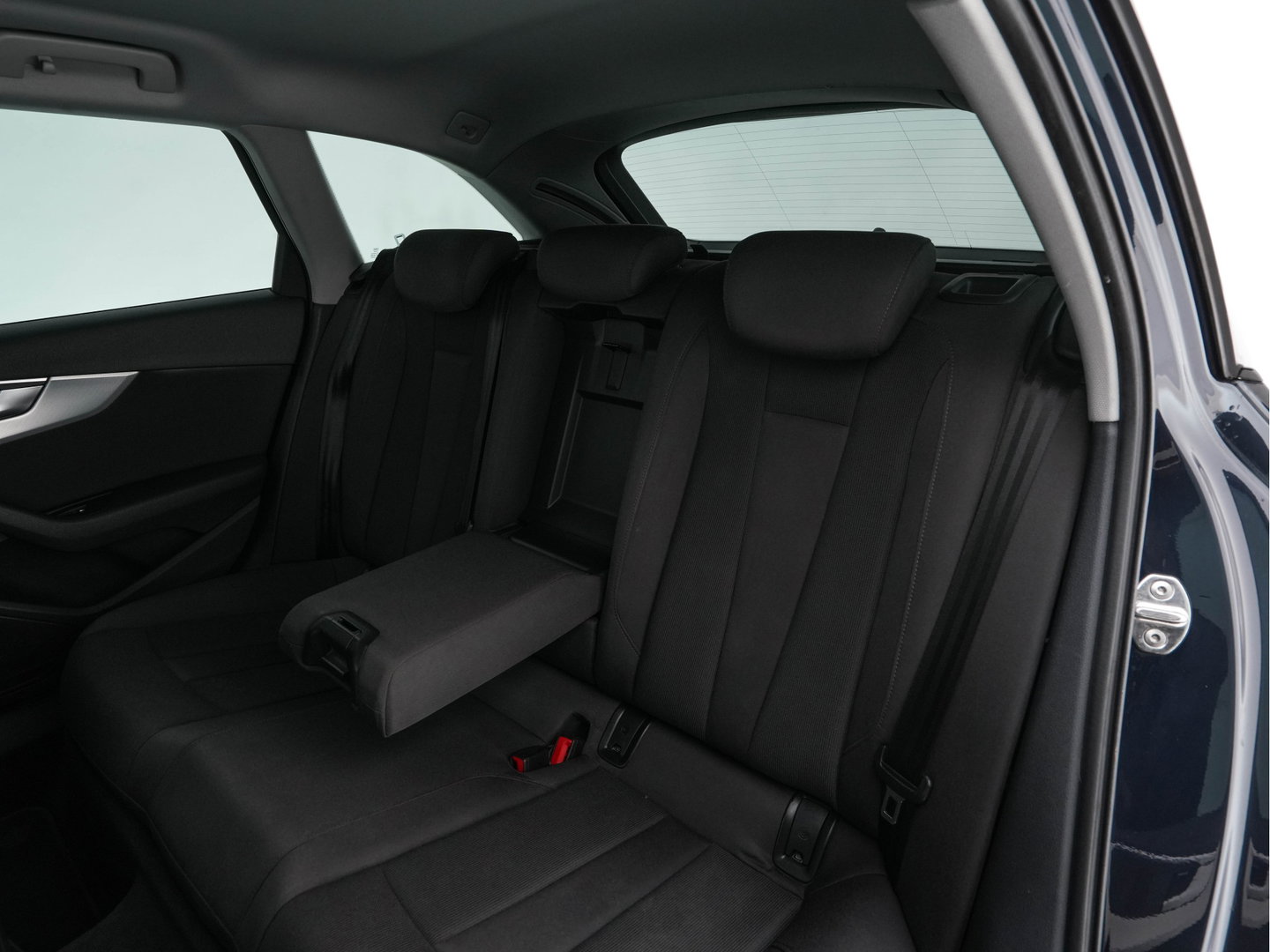 Audi A4 Avant 2.0 TFSI MHEV Design Pro Line Plus Aut. *DIGI-COCKPIT | XENON | NAVI-FULLMAP | HEATED-SPORTSEATS | PRIVACY-GLASS | AUDI-SOUND | AIRCO | PDC | CRUISE | 18''ALU | TOWBAR*