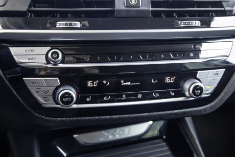 BMW X3 xDrive30e High Executive BLACK LINE / CARPLAY / LEER / STOELVERWARMING / CAMERA / DEALER ONDERHOUDEN