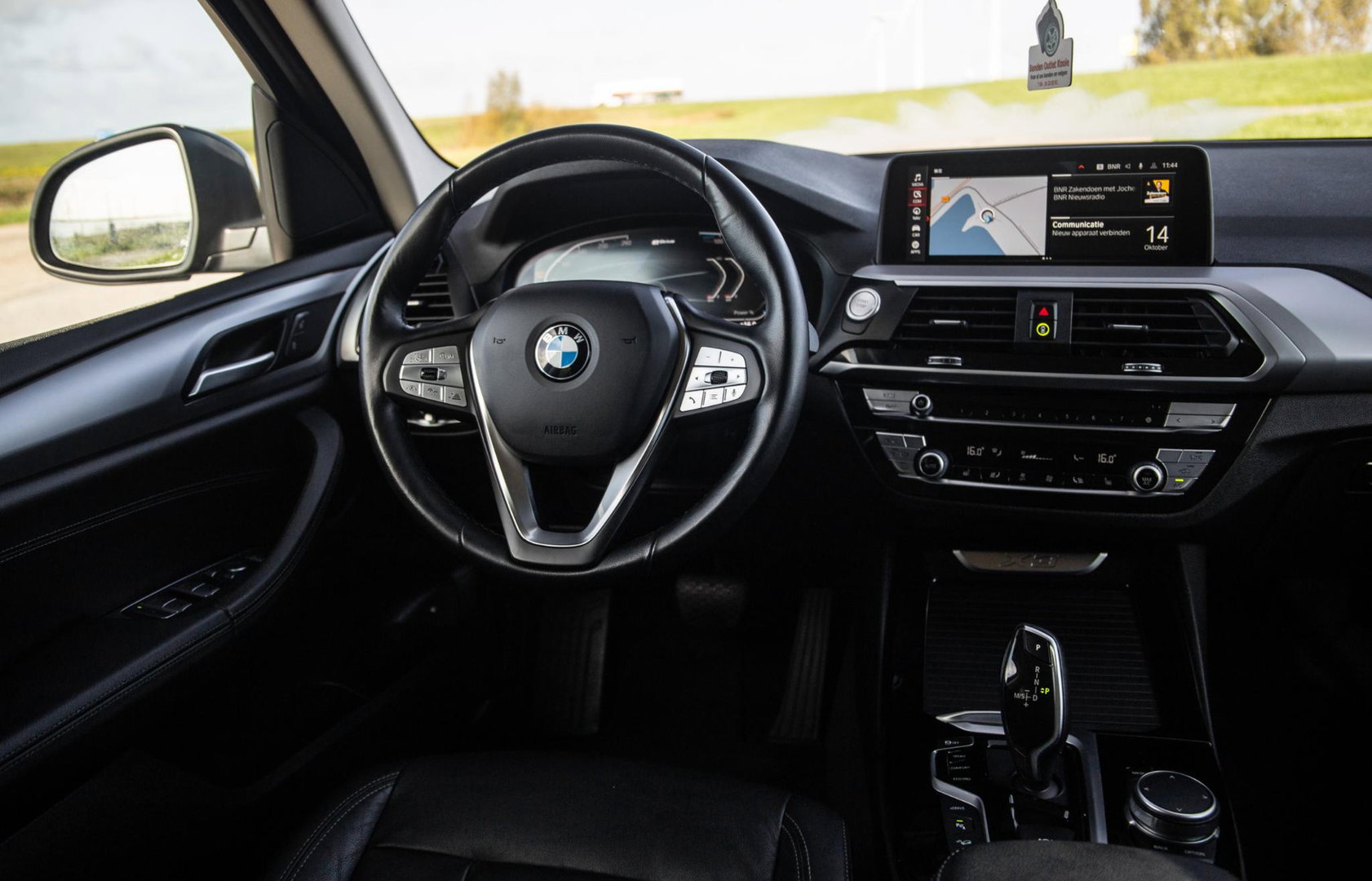 BMW X3 xDrive30e High Executive BLACK LINE / CARPLAY / LEER / STOELVERWARMING / CAMERA / DEALER ONDERHOUDEN