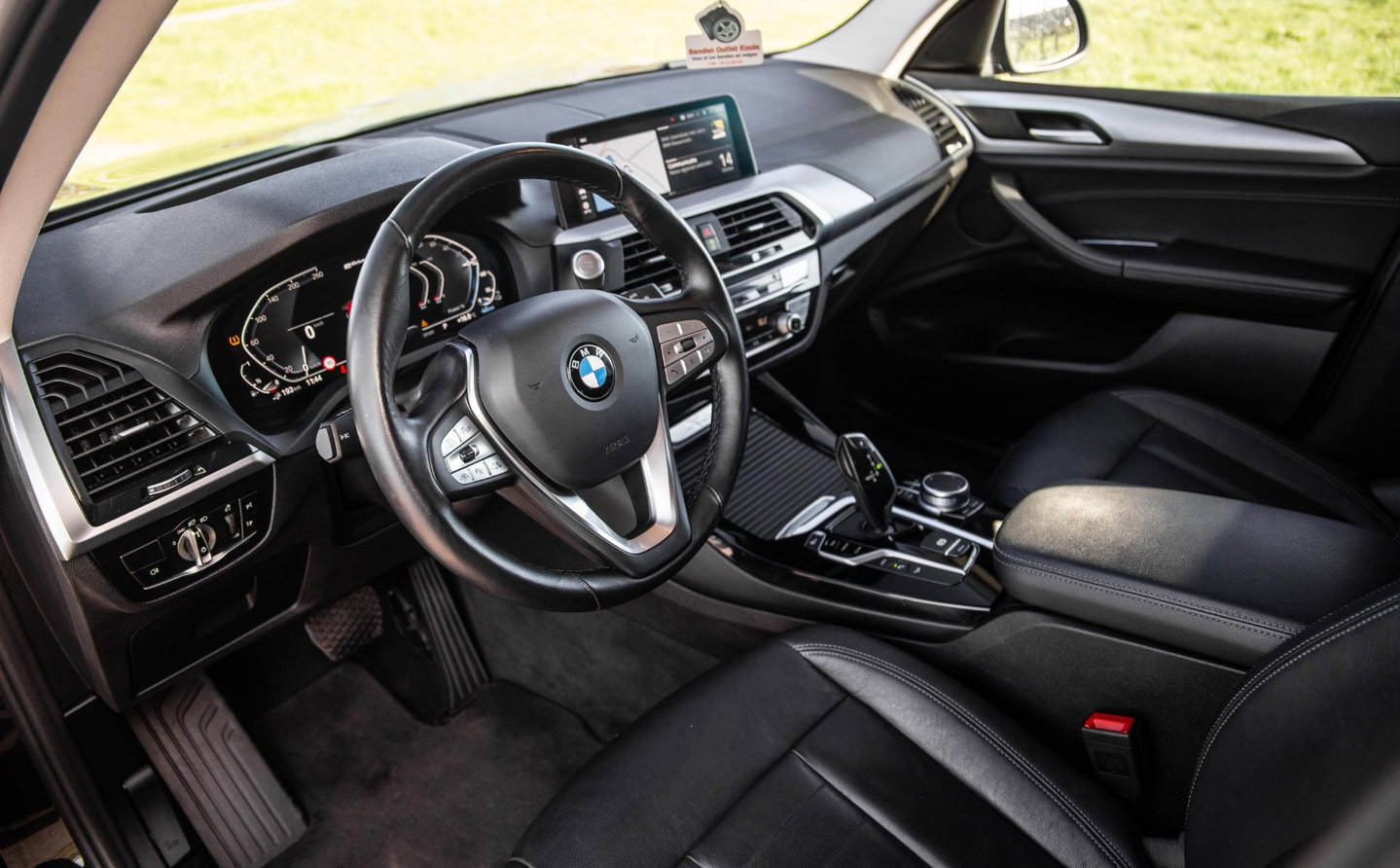BMW X3 xDrive30e High Executive BLACK LINE / CARPLAY / LEER / STOELVERWARMING / CAMERA / DEALER ONDERHOUDEN