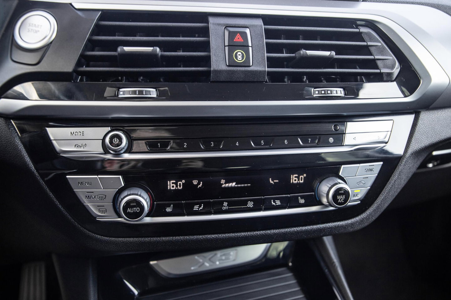 BMW X3 xDrive30e High Executive BLACK LINE / CARPLAY / LEER / STOELVERWARMING / CAMERA / DEALER ONDERHOUDEN