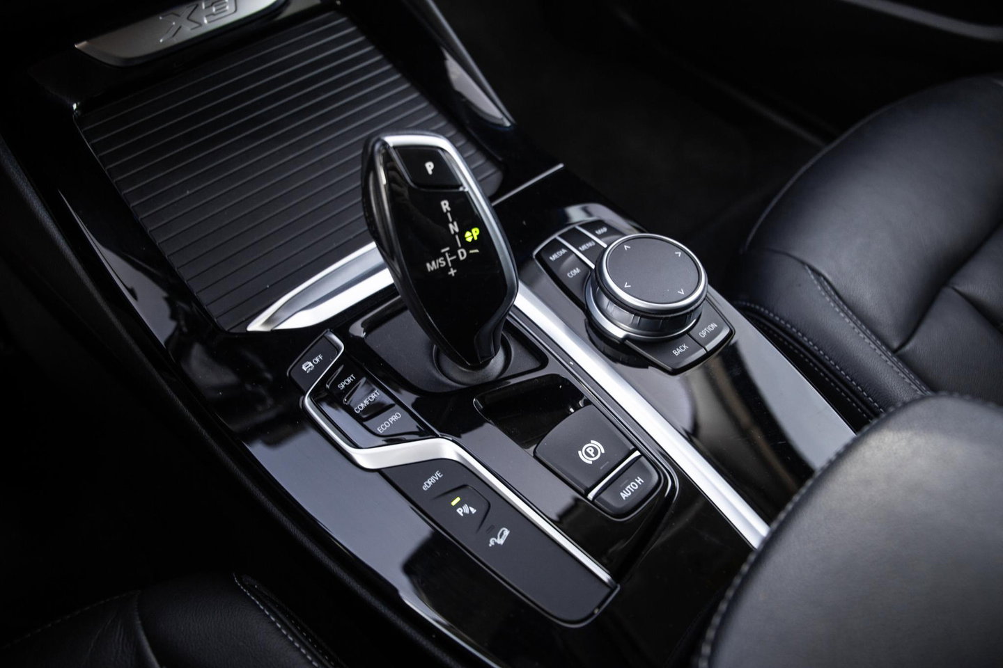 BMW X3 xDrive30e High Executive BLACK LINE / CARPLAY / LEER / STOELVERWARMING / CAMERA / DEALER ONDERHOUDEN