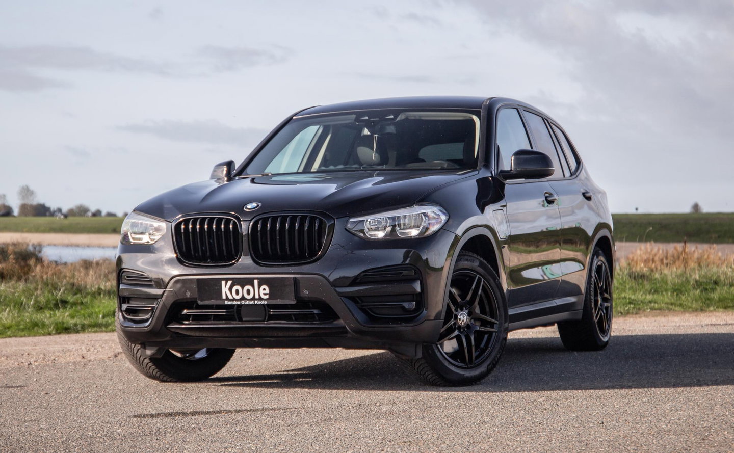 BMW X3 xDrive30e High Executive BLACK LINE / CARPLAY / LEER / STOELVERWARMING / CAMERA / DEALER ONDERHOUDEN