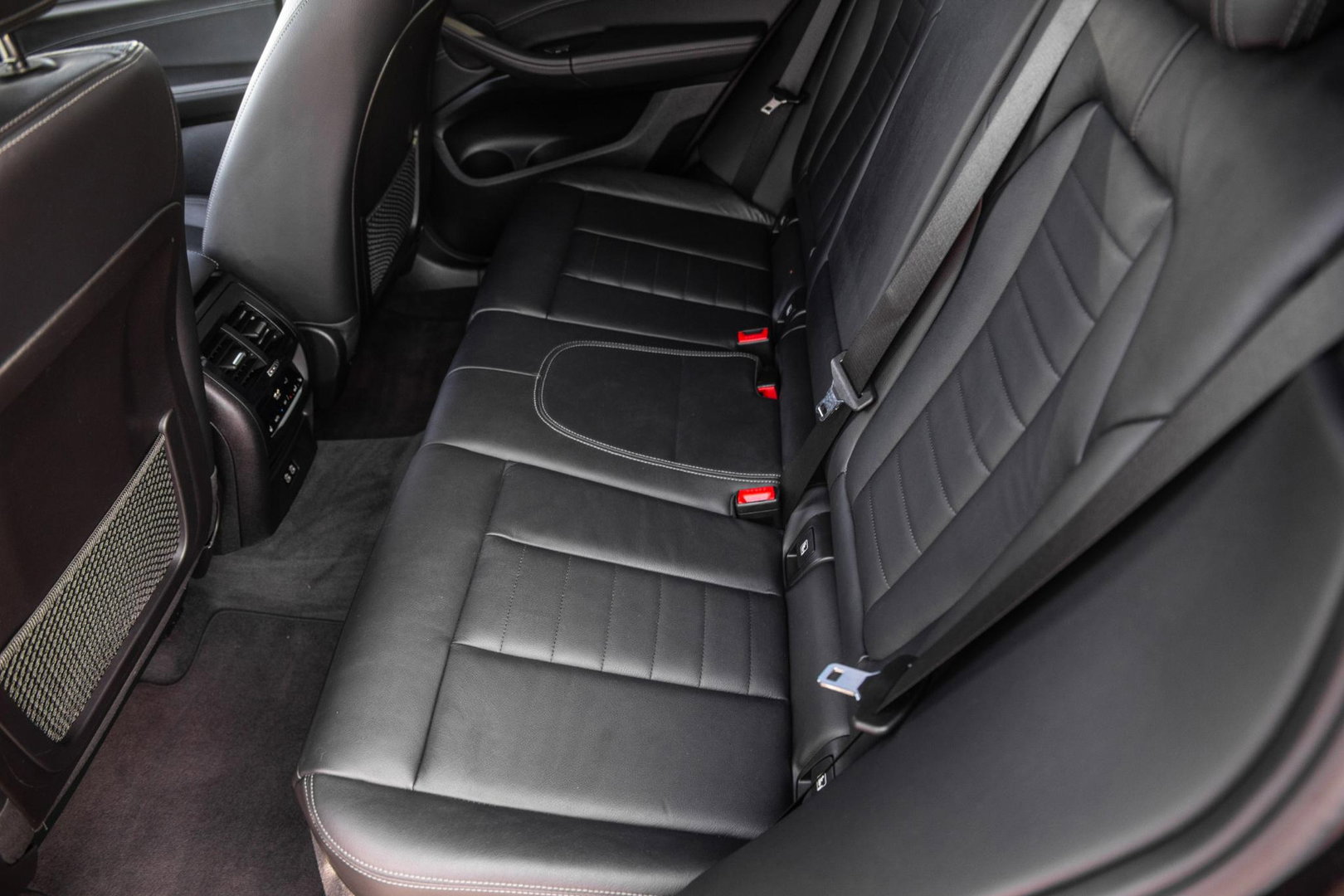 BMW X3 xDrive30e High Executive BLACK LINE / CARPLAY / LEER / STOELVERWARMING / CAMERA / DEALER ONDERHOUDEN
