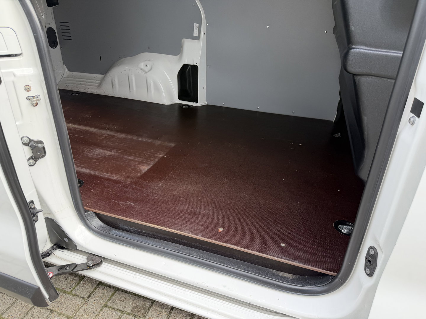Opel Vivaro 2.0 CDTI L3H1 Edition / vaste prijs rijklaar € 11.950 ex btw / euro 6 / bpm vrij / lease vanaf € 201 / airco / cruise / navigatie / achteruit rijcamera / trekhaak / pdc
