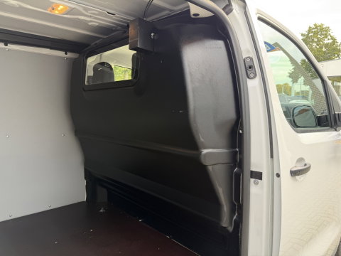Opel Vivaro 2.0 CDTI L3H1 Edition / vaste prijs rijklaar € 11.950 ex btw / euro 6 / bpm vrij / lease vanaf € 201 / airco / cruise / navigatie / achteruit rijcamera / trekhaak / pdc