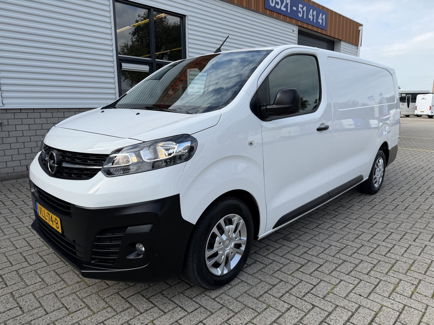 Opel Vivaro 2.0 CDTI L3H1 Edition / vaste prijs rijklaar € 11.950 ex btw / euro 6 / bpm vrij / lease vanaf € 201 / airco / cruise / navigatie / achteruit rijcamera / trekhaak / pdc